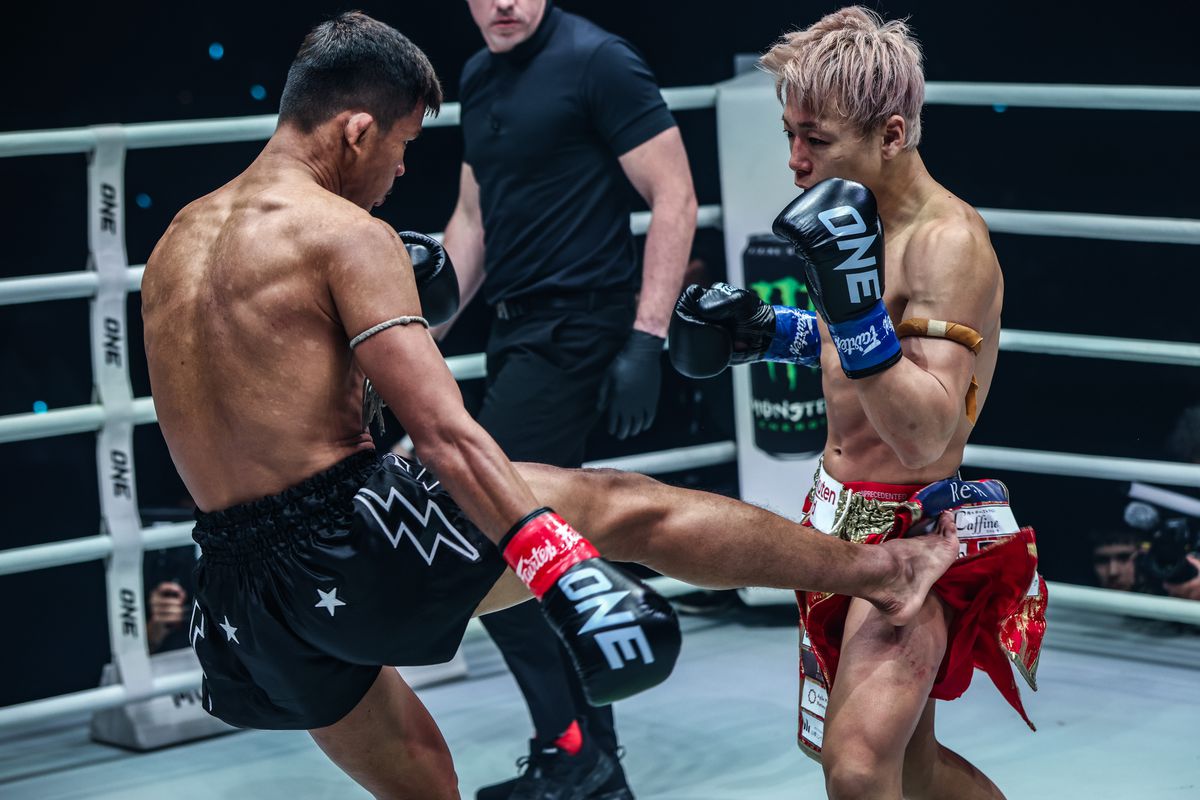 Preview 7ft kickboxer battered tiny opponent to win the ‘biggest mismatch’ in MMA history by KO