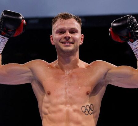 Olympic Bronze Medalist Lewis Richardson Dominates Pro Debut, Ready for Birthday Curry