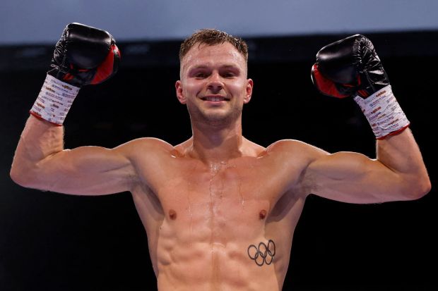 Preview Olympic Bronze Medalist Lewis Richardson Dominates Pro Debut, Ready for Birthday Curry