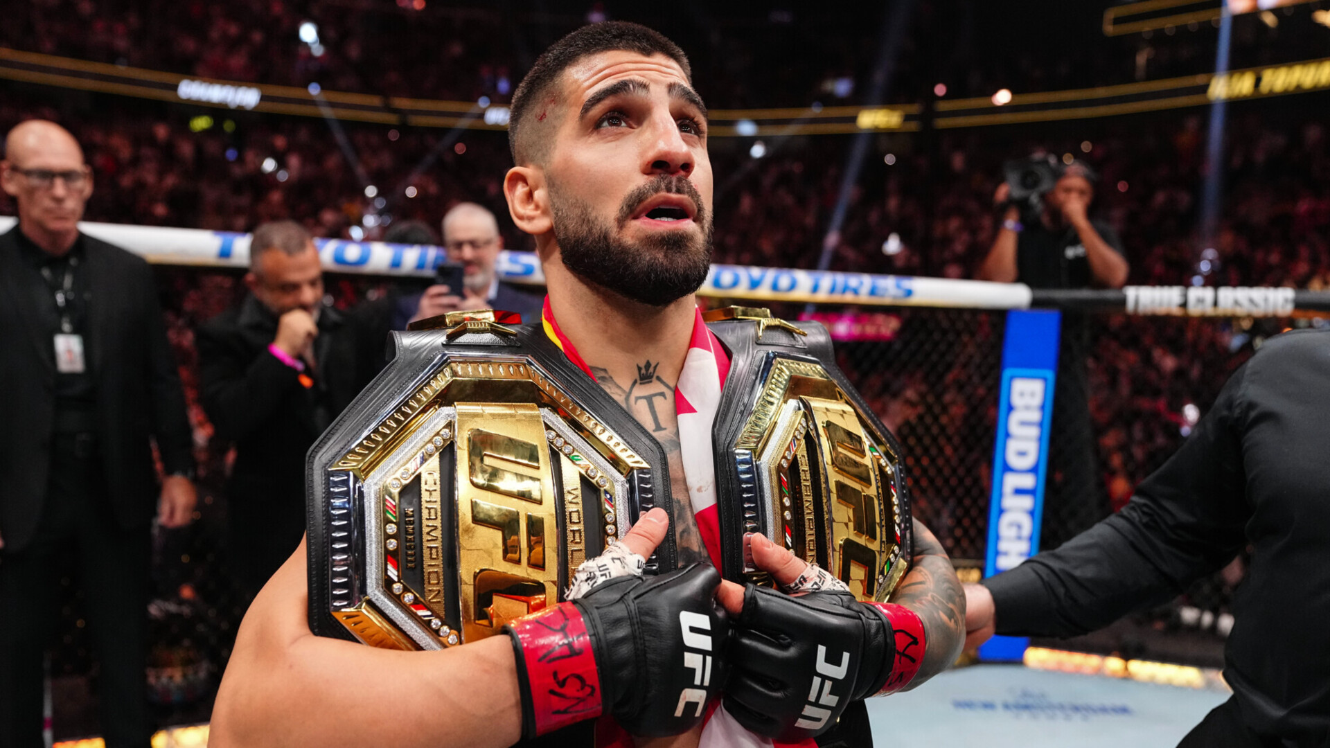 Preview Daniel Cormier insists Islam Makhachev must get the P4P crown back from Ilia Topuria if he becomes welterweight champ