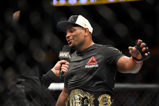 Preview Daniel Cormier’s claims on hardest hitting UFC legend he fought backed up by former star who lists brutal injuries