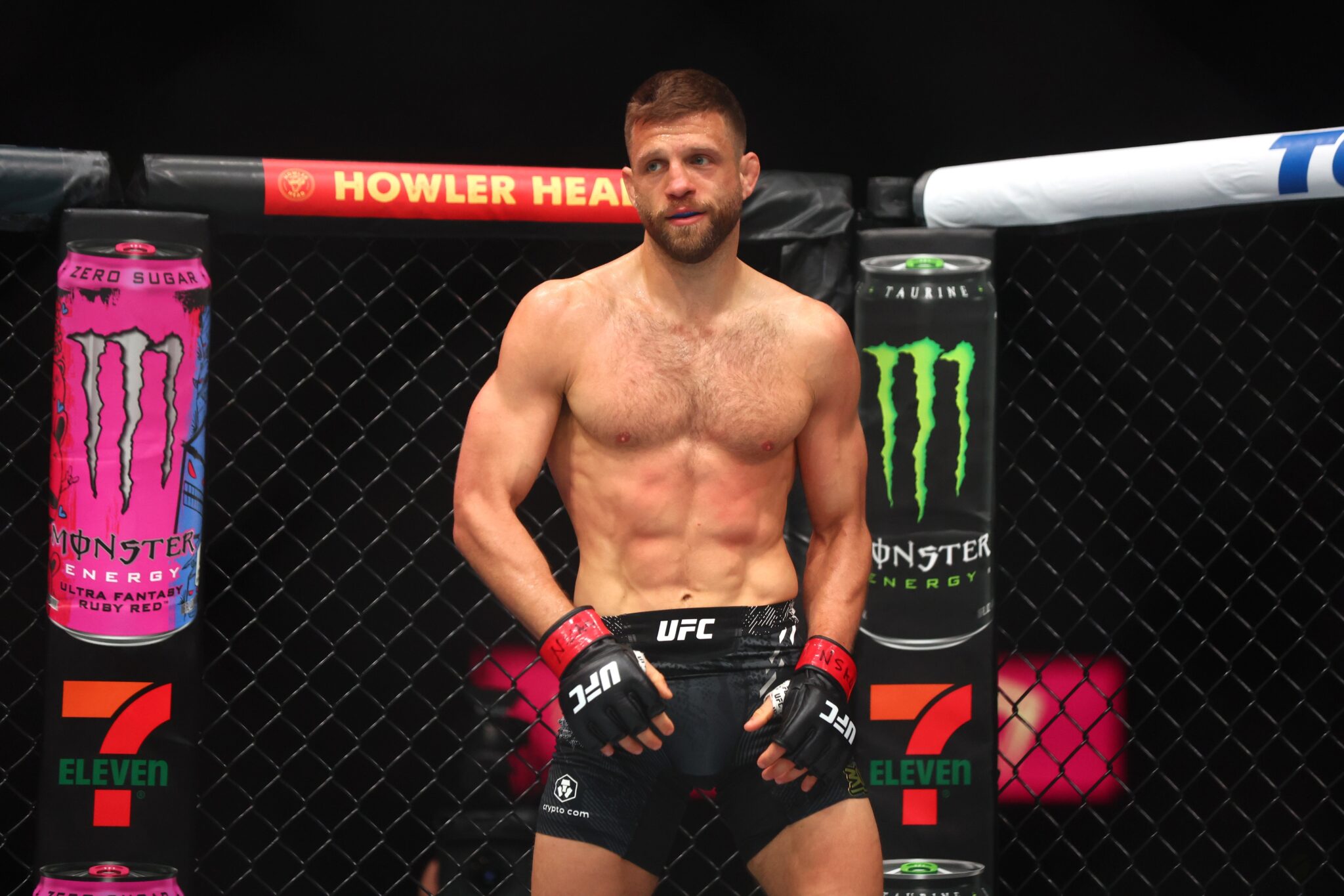 Preview Fans Urge Calvin Kattar to Retire After Recent Loss at UFC Nashville