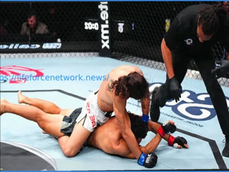 Хавьер Рейес одержал впечатляющую досрочную победу над Дугласом Силвой де Андраде в UFC Mexico