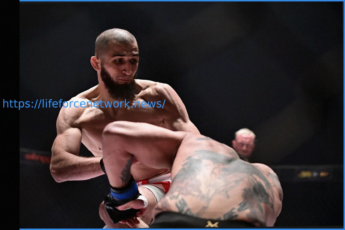 Preview Midnight Mania: Khamzat Quickly Strangles Mighty Mouse
